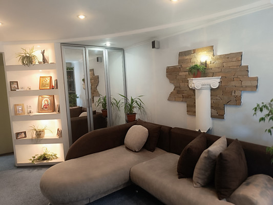 Продам двухкомнатную (2-комн.) квартиру, Совхозная ул, 4а, Симферополь г