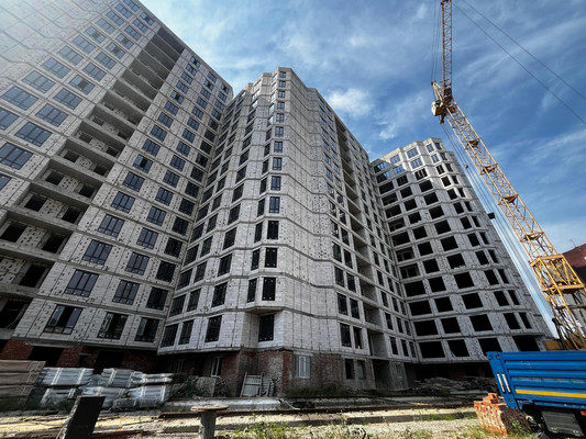 Продам трехкомнатную (3-комн.) квартиру, Т.Идарова ул, 176, Нальчик г