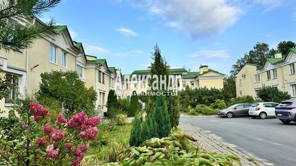 Продам двухкомнатную (2-комн.) квартиру, Октябрьский пр-кт, 104, Всеволожск г