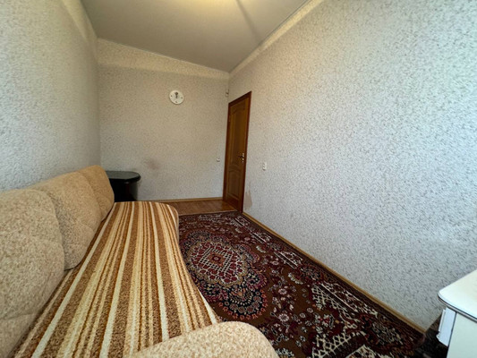 Продам трехкомнатную (3-комн.) квартиру, Мира пр-кт, 13, Комсомольск-на-Амуре г