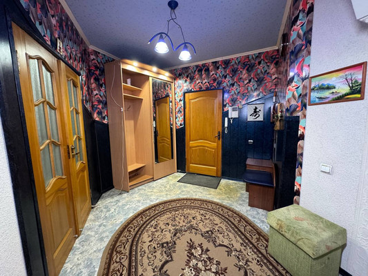Продам трехкомнатную (3-комн.) квартиру, Мира пр-кт, 13, Комсомольск-на-Амуре г