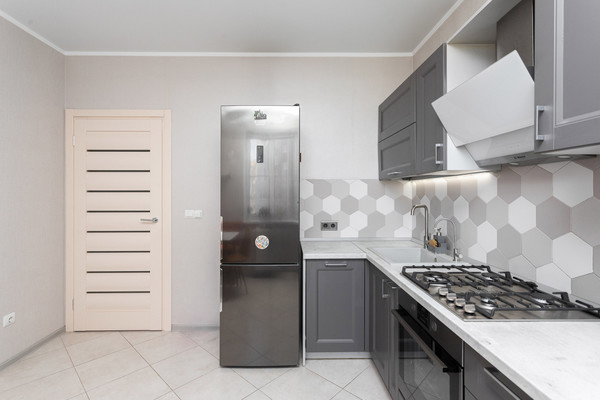 Продам двухкомнатную (2-комн.) квартиру, З.Космодемьянской ул, 14, Калининград г