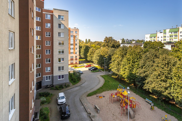 Продам двухкомнатную (2-комн.) квартиру, З.Космодемьянской ул, 14, Калининград г