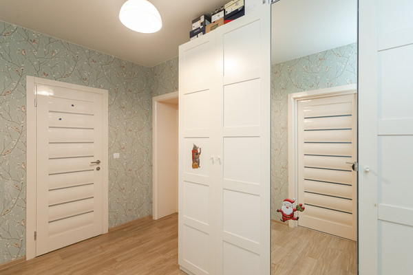 Продам двухкомнатную (2-комн.) квартиру, З.Космодемьянской ул, 14, Калининград г
