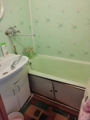 Продам трехкомнатную (3-комн.) квартиру, Болотова ул, 14, Алексин г