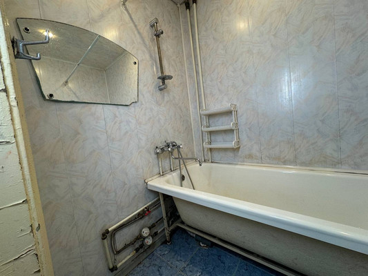 Продам двухкомнатную (2-комн.) квартиру, Орджоникидзе ул, 9, Комсомольск-на-Амуре г