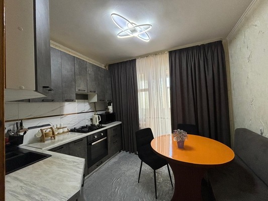 Продам трехкомнатную (3-комн.) квартиру, Ешиль Ада ул, 2, Симферополь г