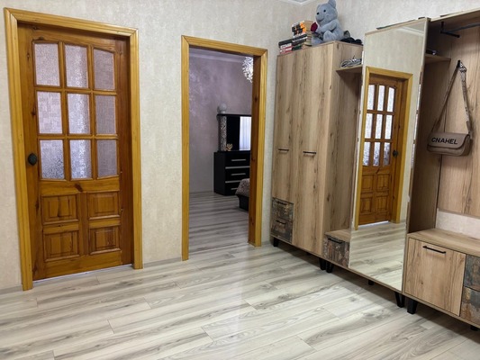 Продам трехкомнатную (3-комн.) квартиру, Ешиль Ада ул, 2, Симферополь г