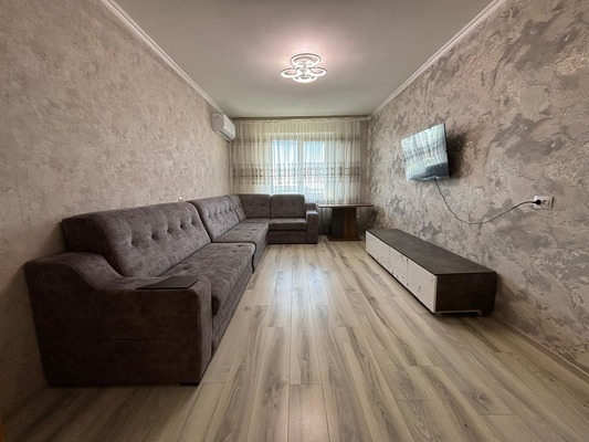 Продам трехкомнатную (3-комн.) квартиру, Ешиль Ада ул, 2, Симферополь г