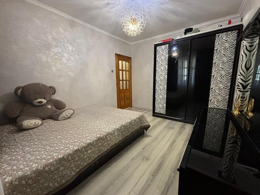 Продам трехкомнатную (3-комн.) квартиру, Ешиль Ада ул, 2, Симферополь г