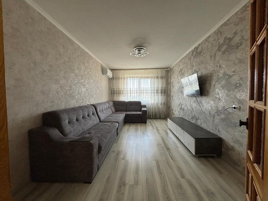 Продам трехкомнатную (3-комн.) квартиру, Ешиль Ада ул, 2, Симферополь г