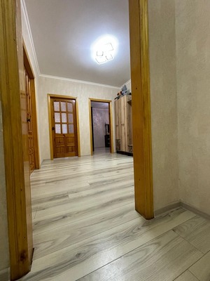 Продам трехкомнатную (3-комн.) квартиру, Ешиль Ада ул, 2, Симферополь г