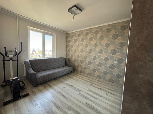 Продам трехкомнатную (3-комн.) квартиру, Ешиль Ада ул, 2, Симферополь г