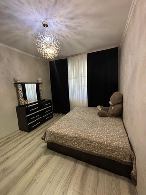 Продам трехкомнатную (3-комн.) квартиру, Ешиль Ада ул, 2, Симферополь г