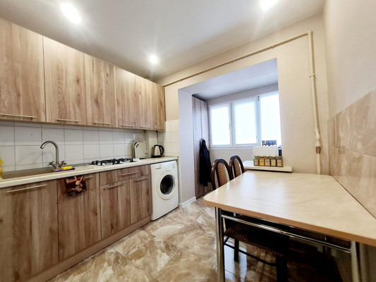 Продам трехкомнатную (3-комн.) квартиру, Мечникова ул, 155к1, Нальчик г