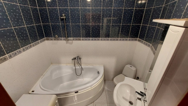 Продам двухкомнатную (2-комн.) квартиру, Столярова ул, 5, Казань г
