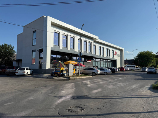 Продам трехкомнатную (3-комн.) квартиру, Калинина ул, 250А, Нальчик г