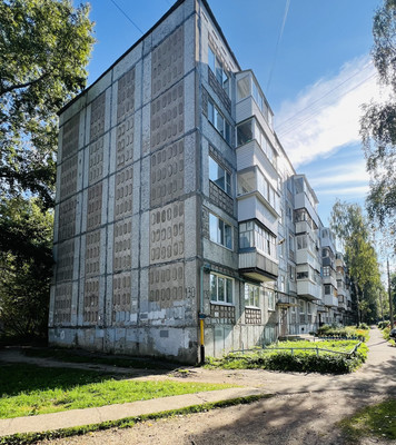 Продам трехкомнатную (3-комн.) квартиру, Октябрьский пр-кт, 130, Сыктывкар г