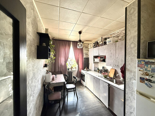 Продам трехкомнатную (3-комн.) квартиру, Лермонтова ул, 14, Симферополь г