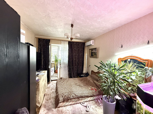 Продам трехкомнатную (3-комн.) квартиру, Лермонтова ул, 14, Симферополь г