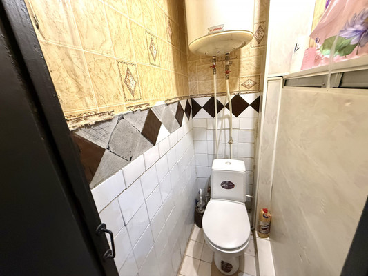 Продам трехкомнатную (3-комн.) квартиру, Лермонтова ул, 14, Симферополь г
