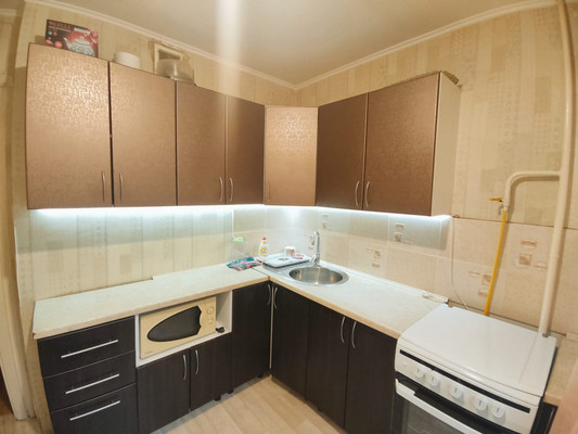 Продам двухкомнатную (2-комн.) квартиру, Адоратского ул, 56, Казань г