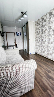 Продам 2-комн. в 3-комн. квартире, Виктора Чечвия ул, 2, Березовский г