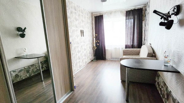 Продам 2-комн. в 3-комн. квартире, Виктора Чечвия ул, 2, Березовский г