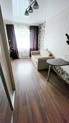 Продам 2-комн. в 3-комн. квартире, Виктора Чечвия ул, 2, Березовский г