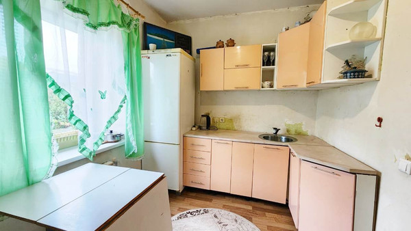Продам 2-комн. в 3-комн. квартире, Виктора Чечвия ул, 2, Березовский г