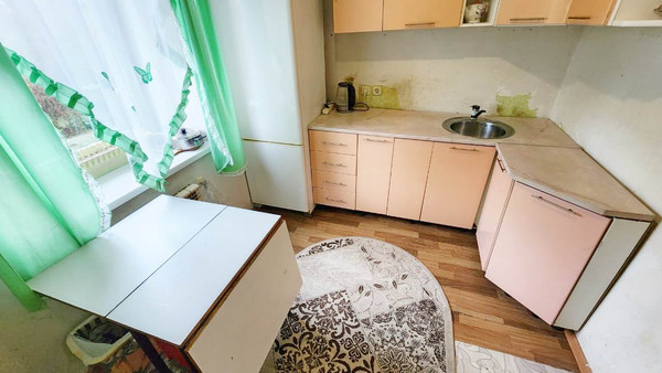 Продам 2-комн. в 3-комн. квартире, Виктора Чечвия ул, 2, Березовский г