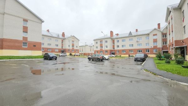 Продам 2-комн. в 3-комн. квартире, Виктора Чечвия ул, 2, Березовский г