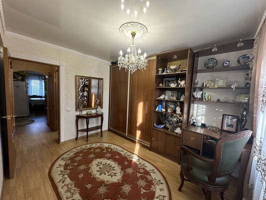 Продам трехкомнатную (3-комн.) квартиру, Баумана ул, 233, Иркутск г