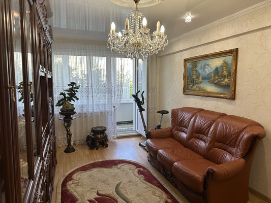 Продам трехкомнатную (3-комн.) квартиру, Баумана ул, 233, Иркутск г