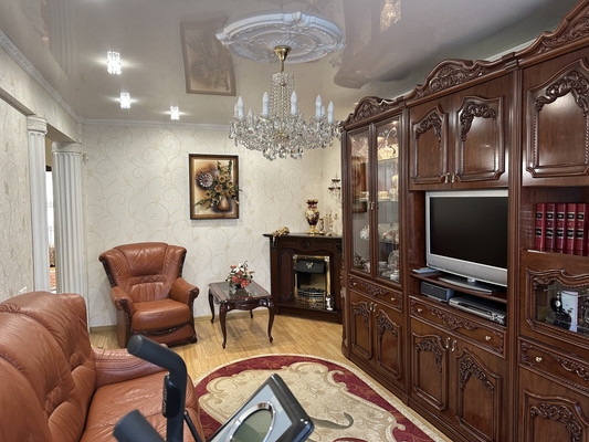 Продам трехкомнатную (3-комн.) квартиру, Баумана ул, 233, Иркутск г
