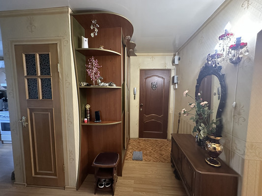 Продам трехкомнатную (3-комн.) квартиру, Баумана ул, 233, Иркутск г