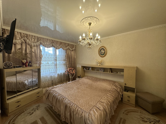 Продам трехкомнатную (3-комн.) квартиру, Баумана ул, 233, Иркутск г