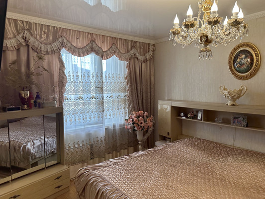 Продам трехкомнатную (3-комн.) квартиру, Баумана ул, 233, Иркутск г