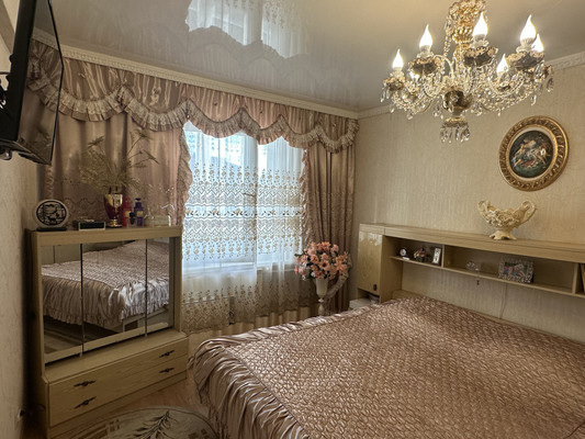Продам трехкомнатную (3-комн.) квартиру, Баумана ул, 233, Иркутск г