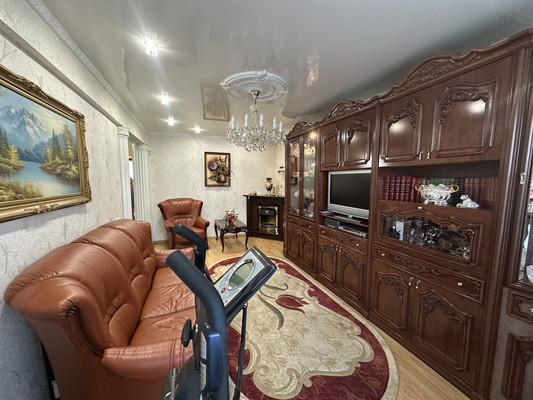 Продам трехкомнатную (3-комн.) квартиру, Баумана ул, 233, Иркутск г