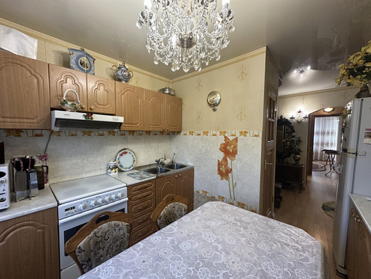 Продам трехкомнатную (3-комн.) квартиру, Баумана ул, 233, Иркутск г