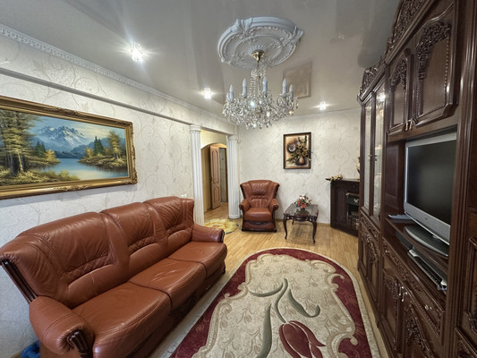 Продам трехкомнатную (3-комн.) квартиру, Баумана ул, 233, Иркутск г