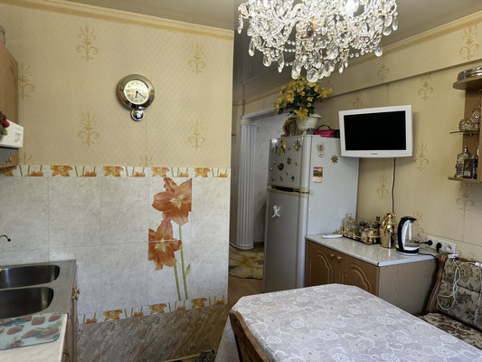 Продам трехкомнатную (3-комн.) квартиру, Баумана ул, 233, Иркутск г