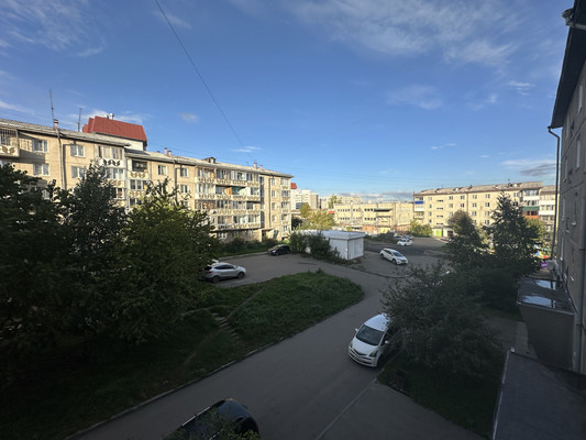Продам трехкомнатную (3-комн.) квартиру, Баумана ул, 233, Иркутск г