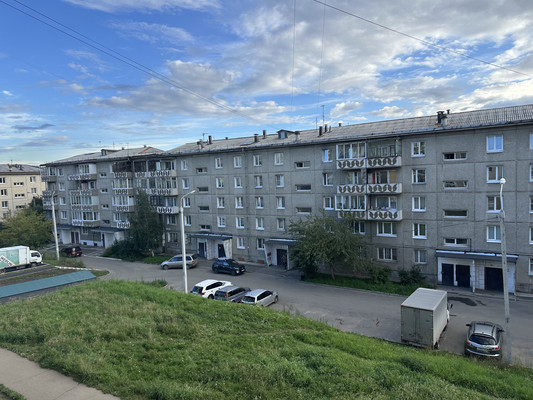 Продам трехкомнатную (3-комн.) квартиру, Баумана ул, 233, Иркутск г