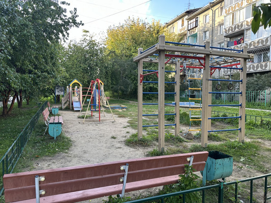 Продам трехкомнатную (3-комн.) квартиру, Баумана ул, 233, Иркутск г