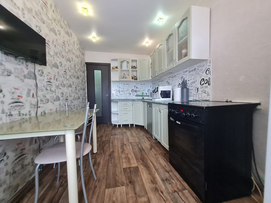 Продам трехкомнатную (3-комн.) квартиру, Первостроителей пр-кт, 41, Комсомольск-на-Амуре г