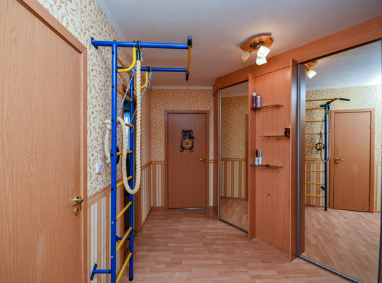 Продам трехкомнатную (3-комн.) квартиру, Гусарская ул, 4к10, Пушкин г