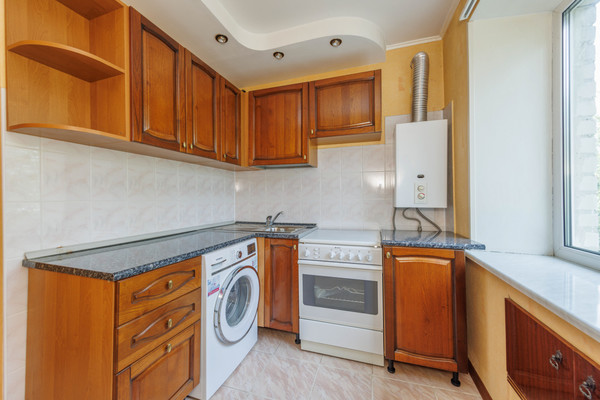 Продам трехкомнатную (3-комн.) квартиру, Челюскинцев ул, 4, Брянск г