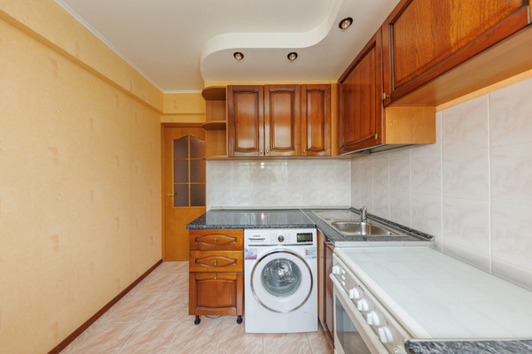 Продам трехкомнатную (3-комн.) квартиру, Челюскинцев ул, 4, Брянск г